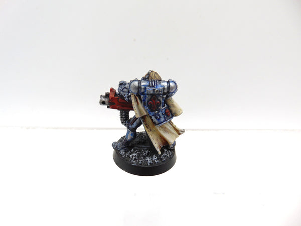 Battle Sister with Heavy Bolter