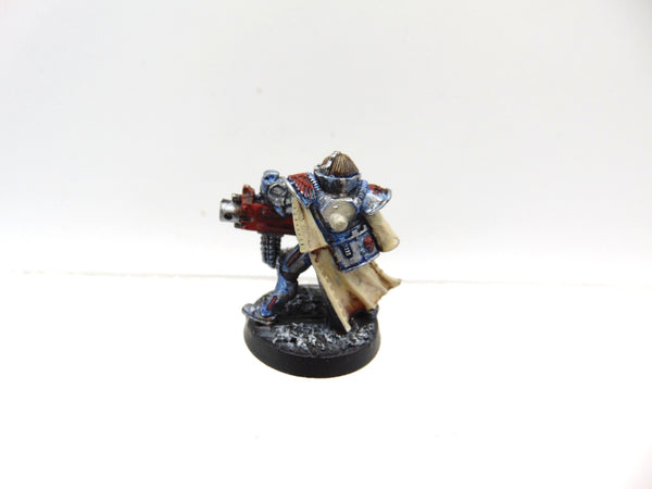 Battle Sister with Heavy Bolter