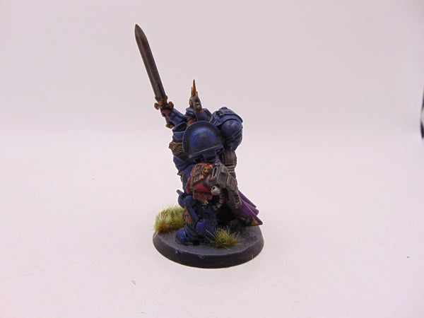 Primaris Captain In Gravis Armour