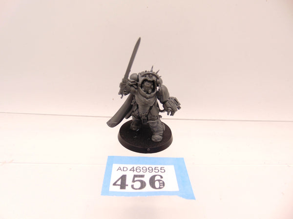 Primaris Captain in Gravis Armour