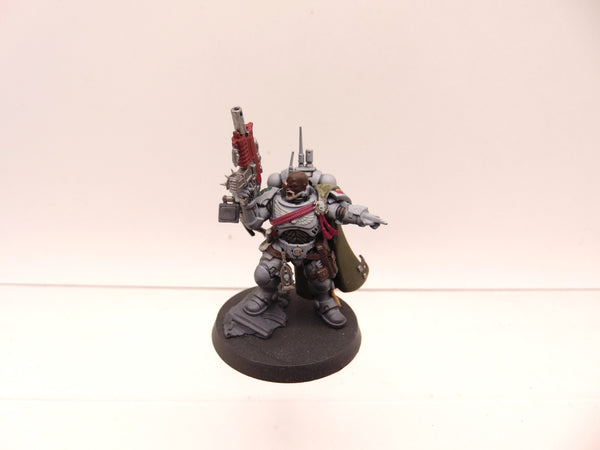 Primaris Captain in Phobos Armour