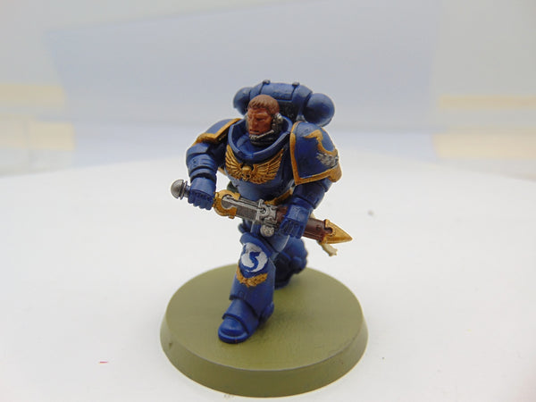 Primaris Lieutenant Calsius