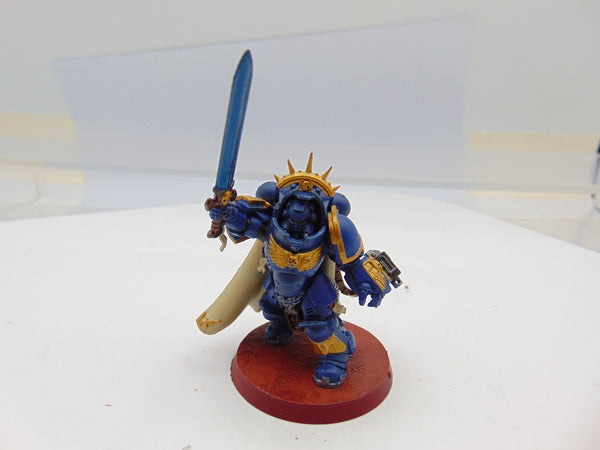 Primaris Captain in Gravis Armour