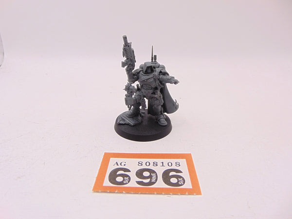 Primaris Captain in Gravis Armour