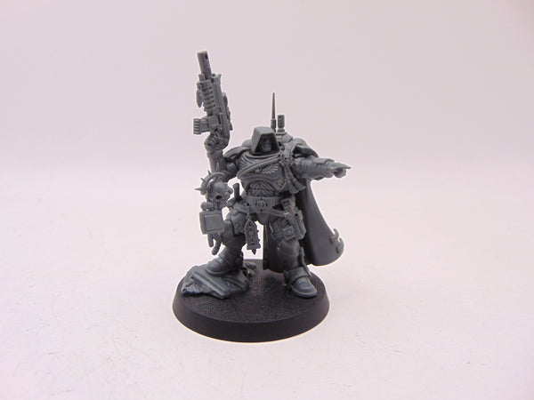 Primaris Captain in Gravis Armour