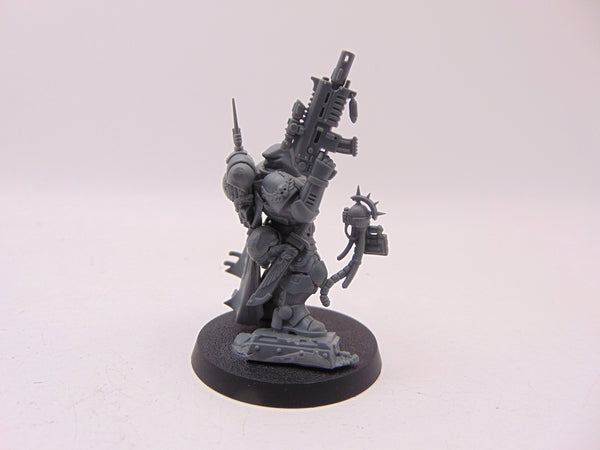 Primaris Captain in Gravis Armour