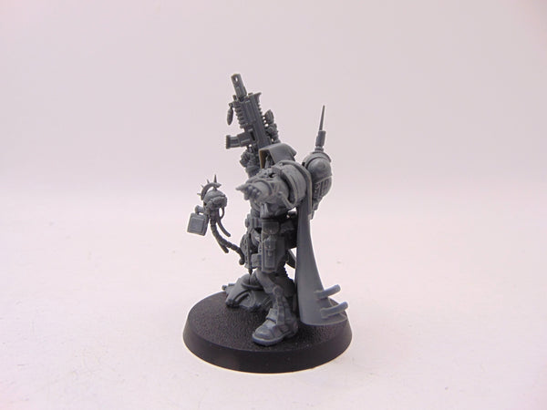 Primaris Captain in Gravis Armour