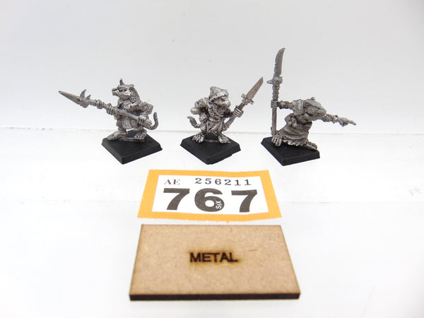 Blyte Packmaster Commander  and Clanrats with Halberd