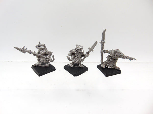 Blyte Packmaster Commander  and Clanrats with Halberd