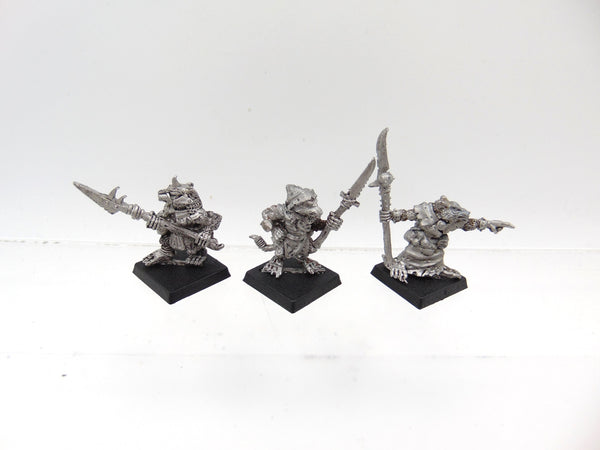 Blyte Packmaster Commander  and Clanrats with Halberd