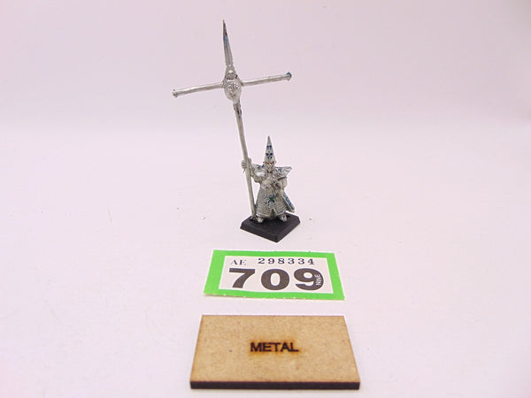 Dark Elf Standard Bearer