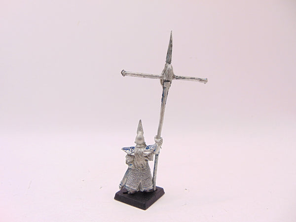 Dark Elf Standard Bearer