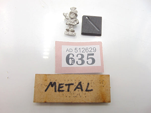 C11 Halfling Hugo - Raconteur