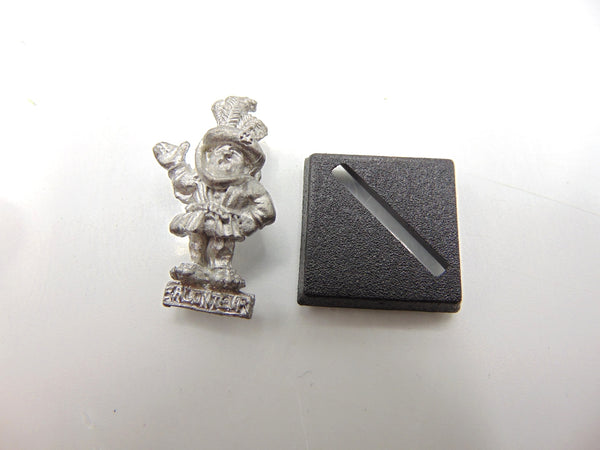 C11 Halfling Hugo - Raconteur