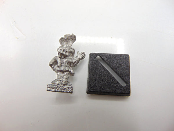 C11 Halfling Hugo - Raconteur