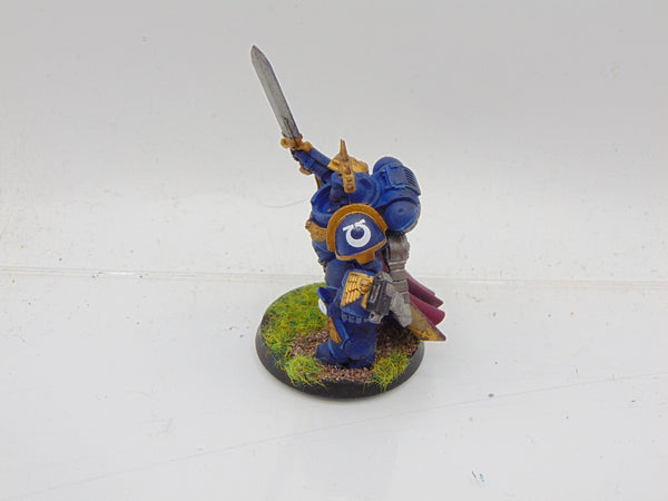 Primaris Captain in Gravis Armour