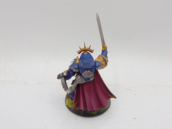 Primaris Captain in Gravis Armour