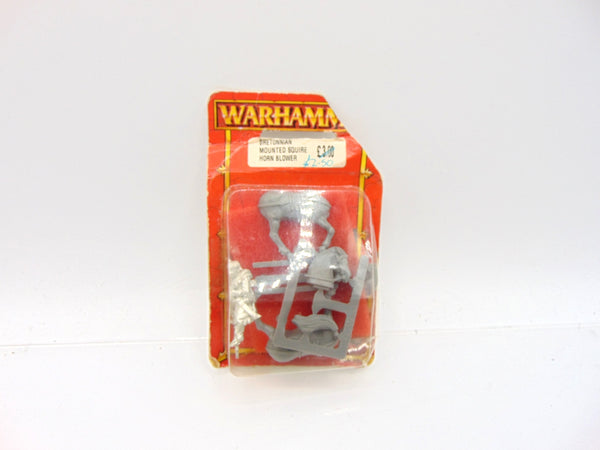 Mounted Squire Horn Blower / Musician