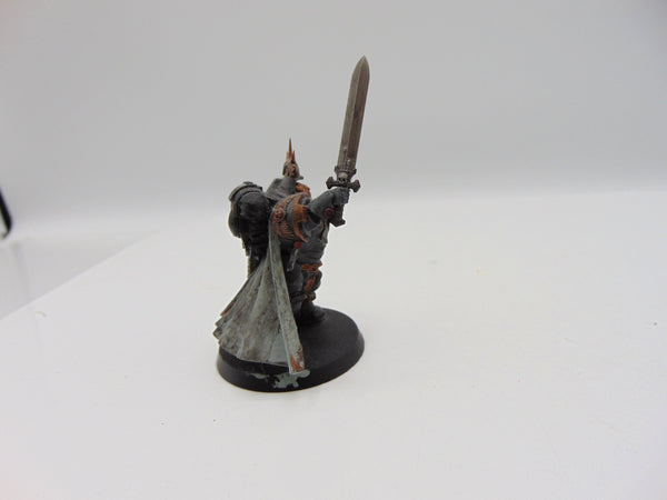 Primaris Captain in Gravis Armour