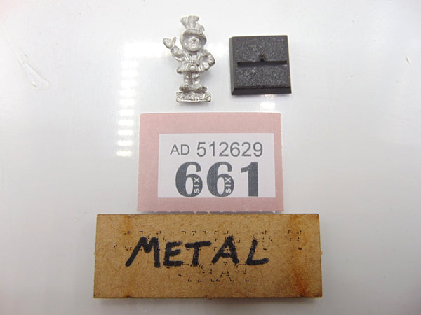 C11 Halfling Hugo - Raconteur