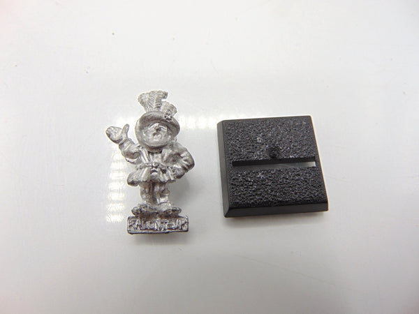 C11 Halfling Hugo - Raconteur