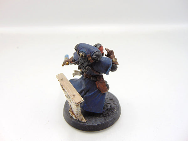 Primaris Librarian in Phobos Armour