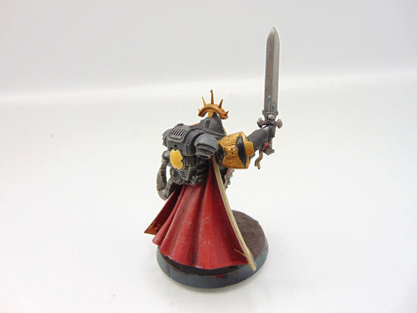 Primaris Captain in Gravis Armour