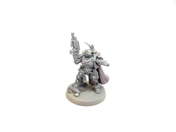 Primaris Captain in Phobos Armour