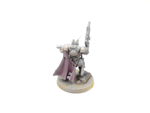Primaris Captain in Phobos Armour