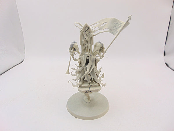 Kurdoss Valentian, The Craven King