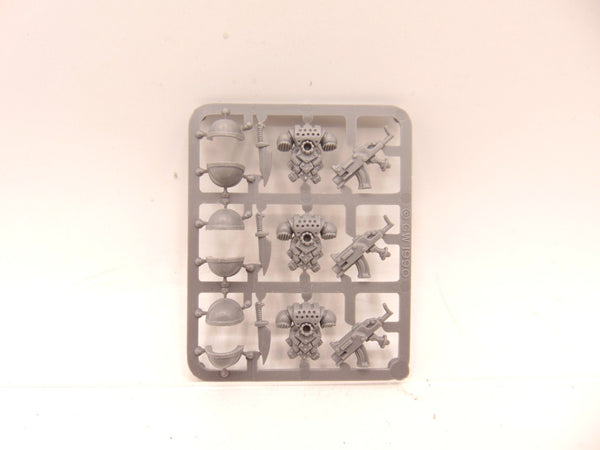 Space Marine 1990 Shoulder Pad/Backpack/Weapons Sprue