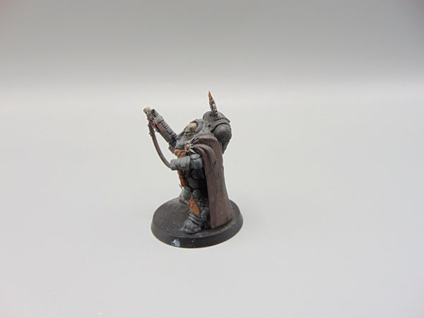 Primaris Captain in Gravis Armour