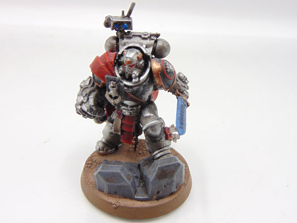 Primaris Captain in Gravis Armour Conversion