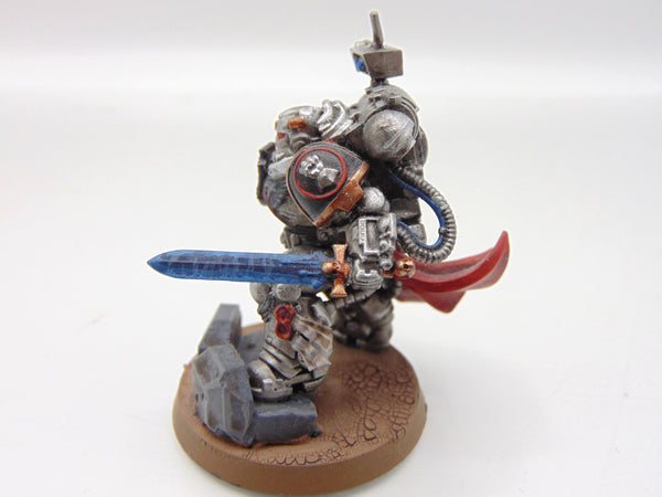 Primaris Captain in Gravis Armour Conversion
