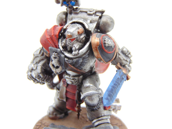 Primaris Captain in Gravis Armour Conversion