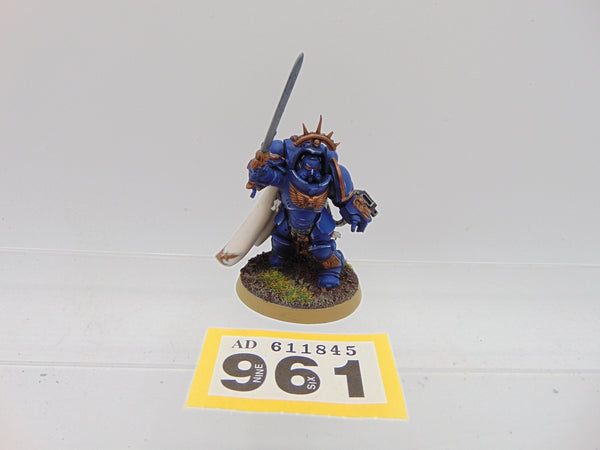 Primaris Captain in Gravis Armour