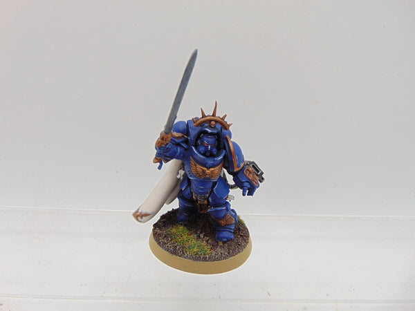 Primaris Captain in Gravis Armour