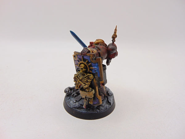 Primaris Captain with Relic Shield