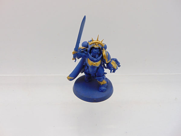 Primaris Captain in Gravis Armour