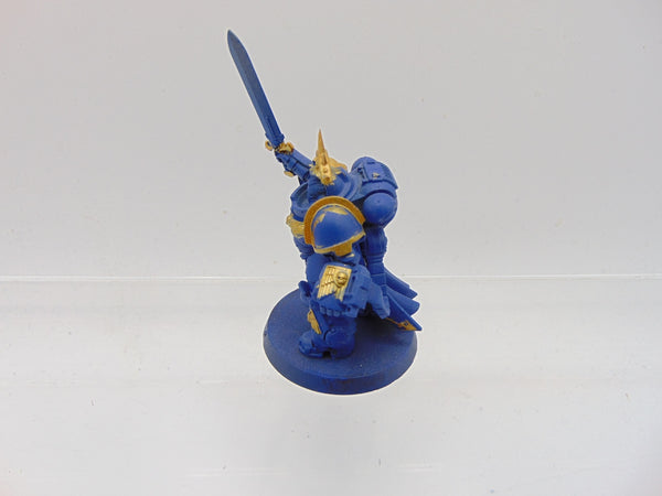 Primaris Captain in Gravis Armour