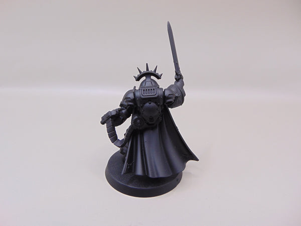 Primaris Captain in Gravis Armour