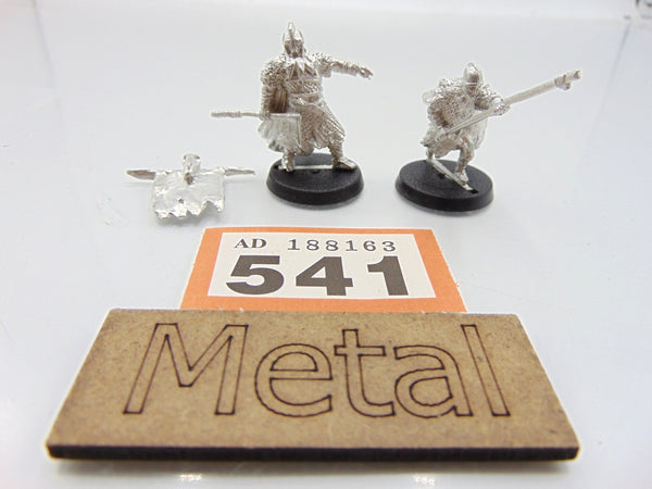 Dunlending Chieftain and Banner