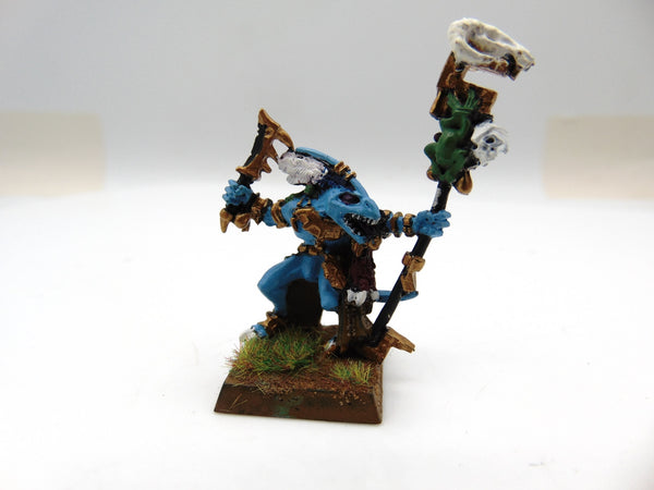 Skink Priest with Feathered Cloak