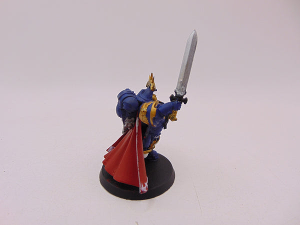 Primaris Captain in Gravis Armour