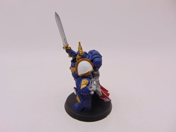 Primaris Captain in Gravis Armour