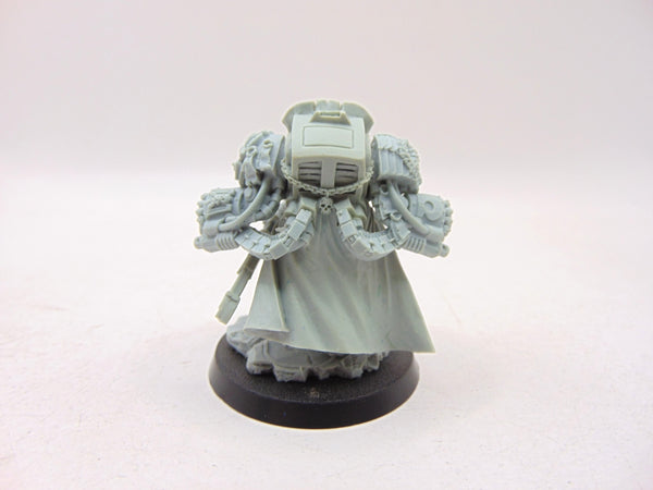 Marneus Calgar in Armour of Antilochus