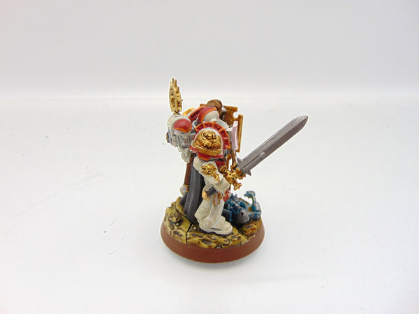 Primaris Captain with Relic Shield
