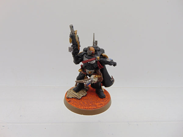 Primaris Captain in Phobos Armour