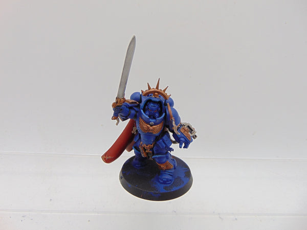 Primaris Captain in Gravis Armour