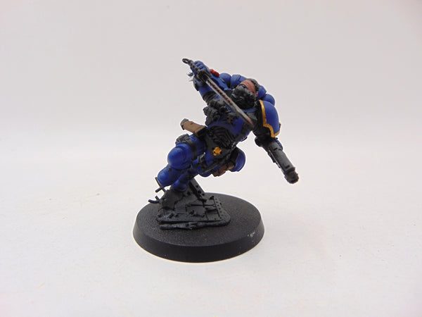 Primaris Lieutenant in Reiver Armour